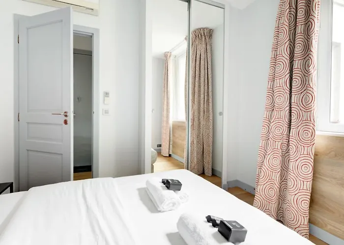 Ecrin Design - 2br Climatise Et Equipe *